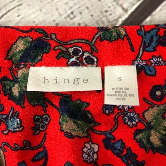 Hinge Red Floral Blouse Size Small - Picture 10 of 11